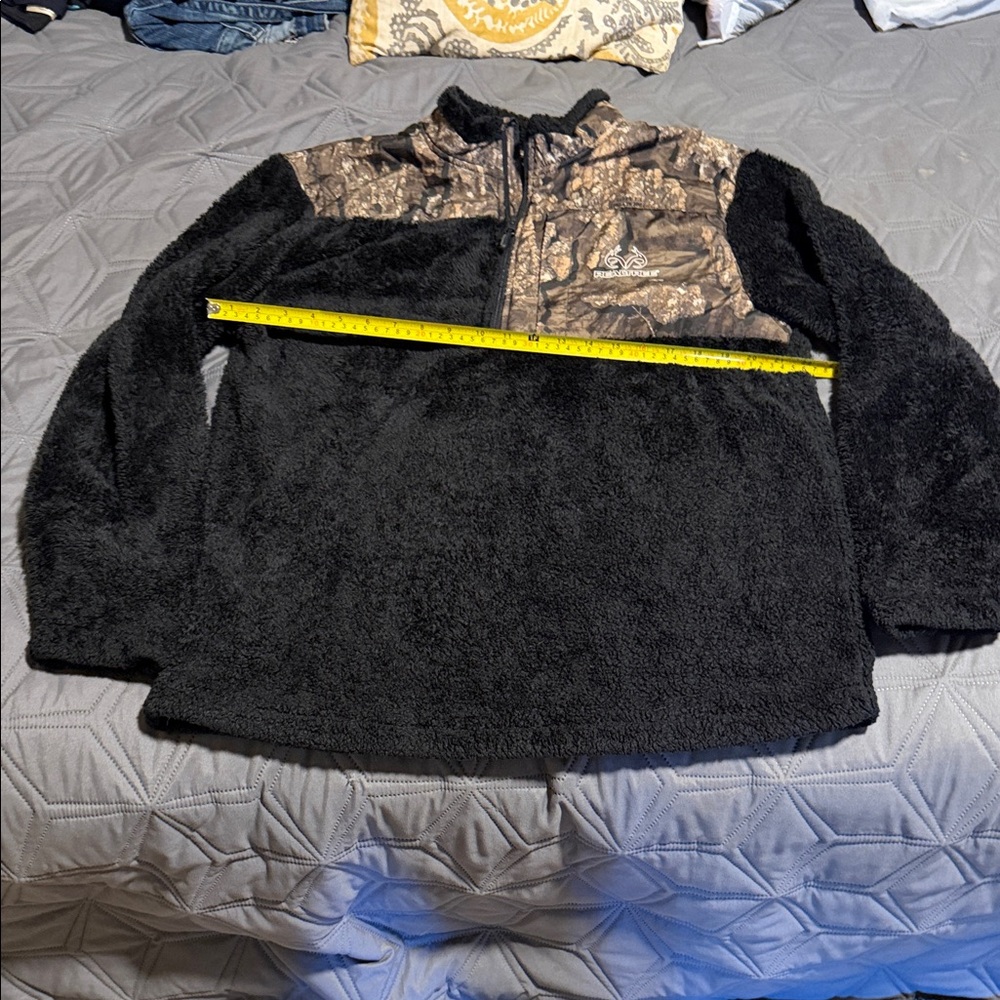 Realtree  Black and Camouflage Fleece Jacket
